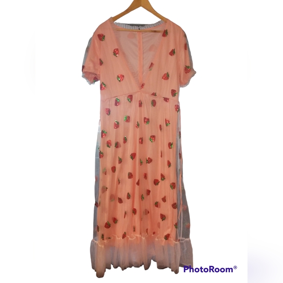 Strawberry dress - Picture 1 of 3